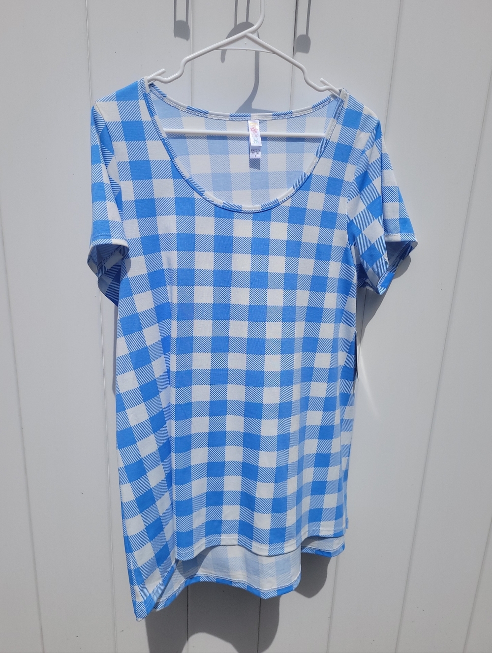 NWOT Large LuLaRoe Classic Tee